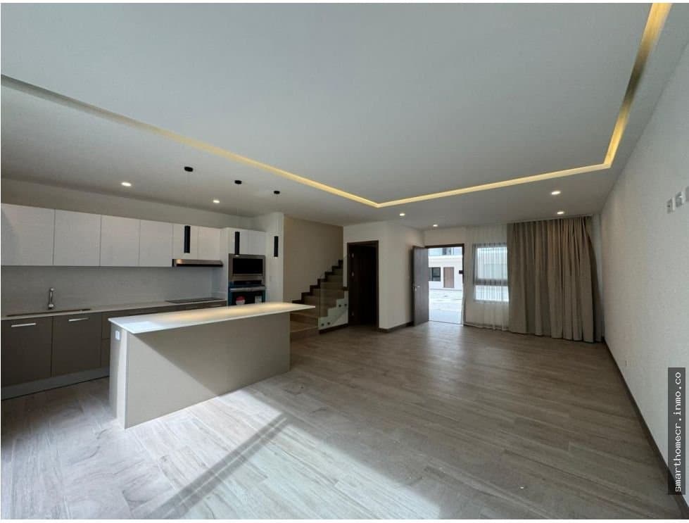 Alquiler de casa nueva en condominio, santa ana
