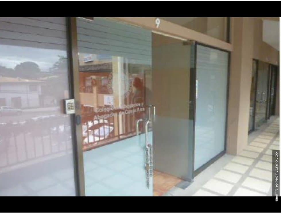 Se alquila local en escazu