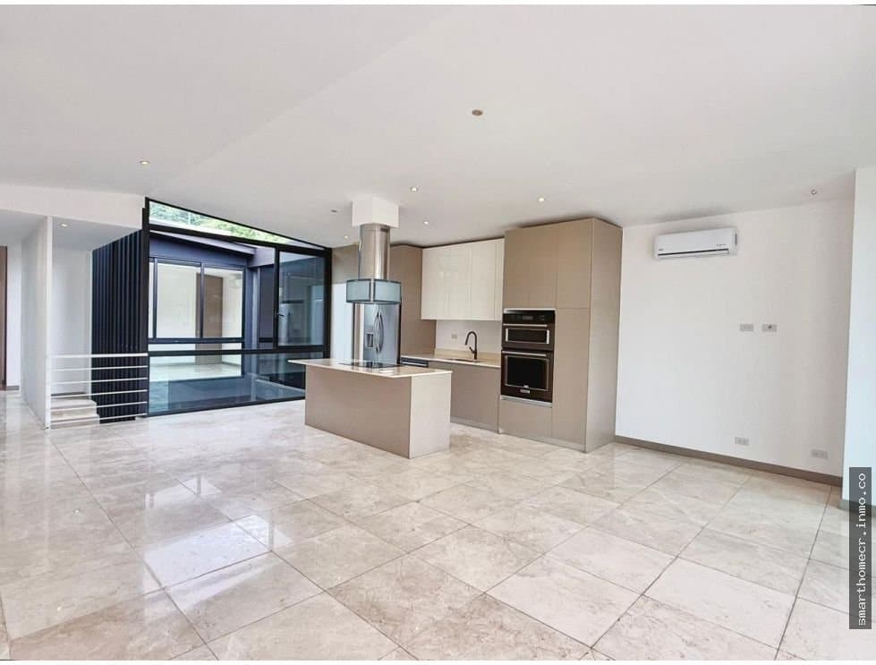 Alquiler de casa en condominio, escazú