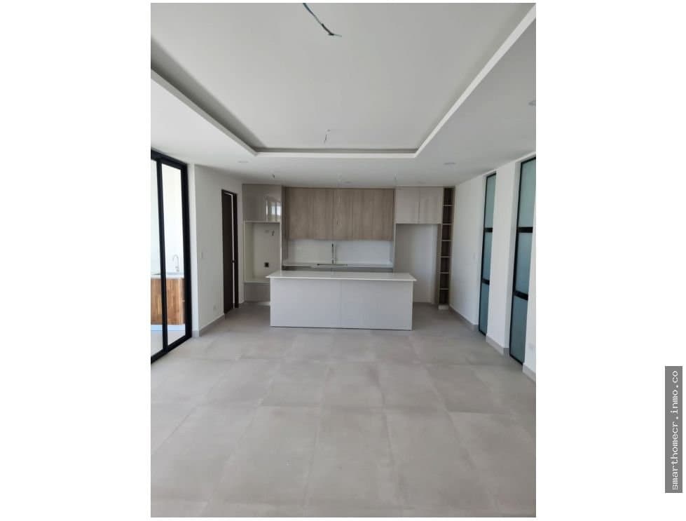 Se alquila casa en condominio santa ana pozos
