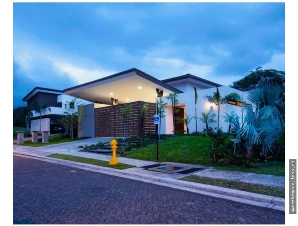 Casa moderna en venta / alquiler en la hacienda