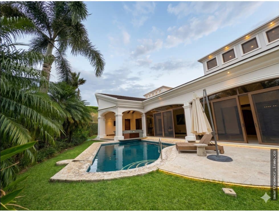 Venta de casa en bosques de lindora