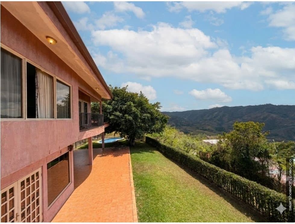 Venta de casa en ciudad colón para remodelar