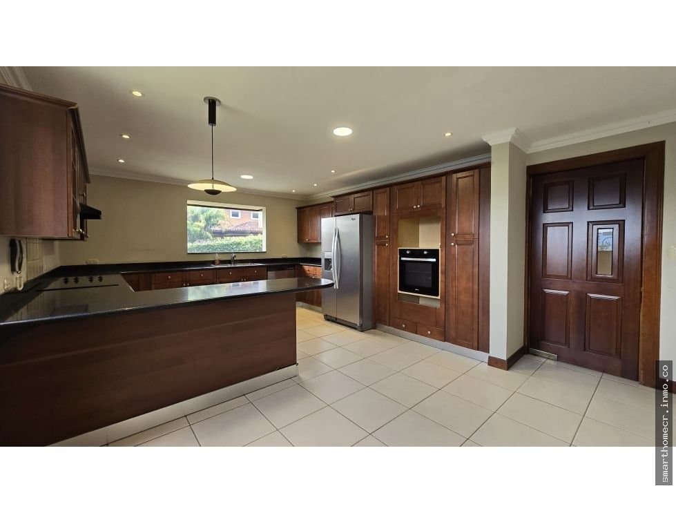 Venta de casa en condominio en escazú