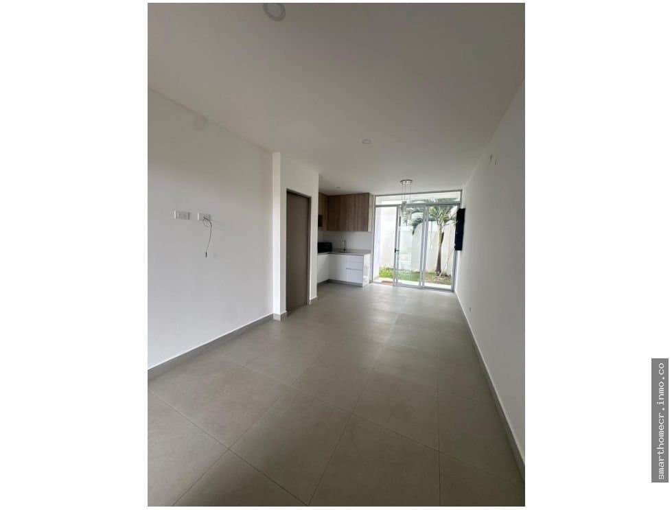 Alquiler de casa en condominio en santa ana