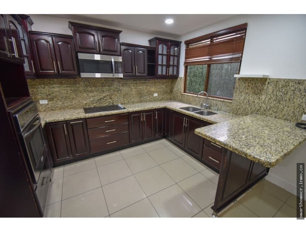 Se vende casa condominio guachipelin escazú