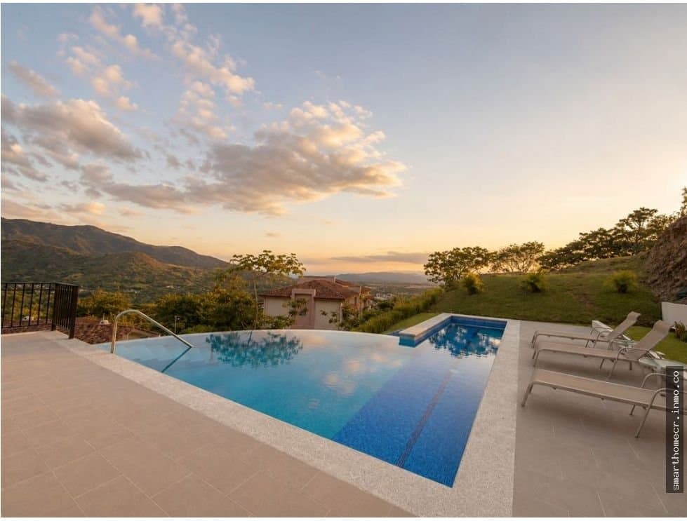 Venta de penthouse en santa ana, vista al valle