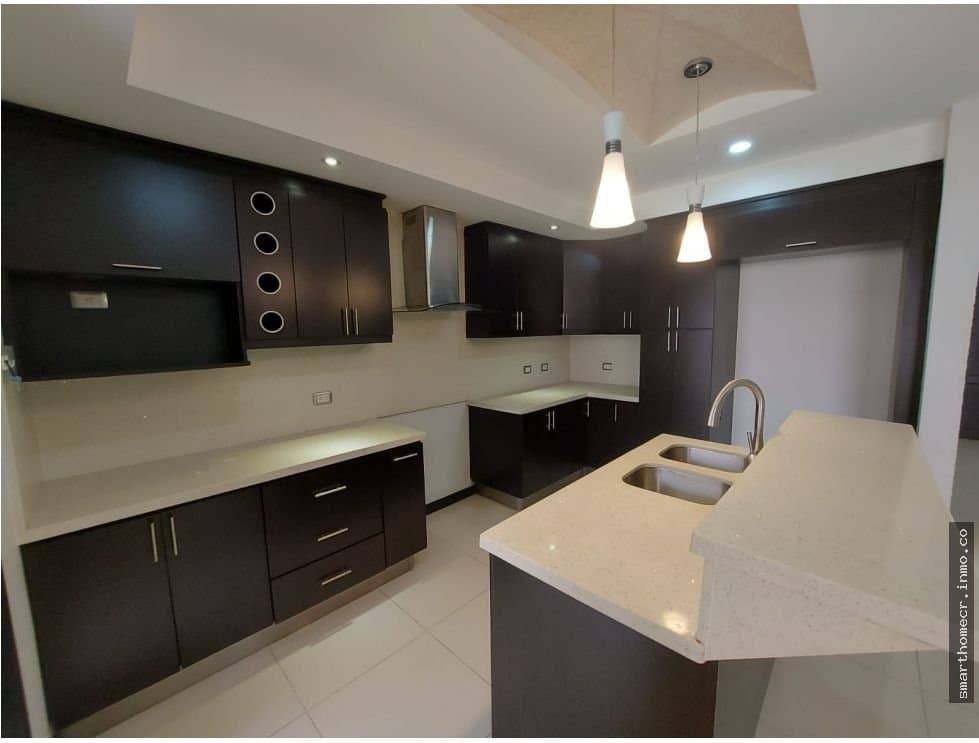 Alquiler de casa en condominio santa ana