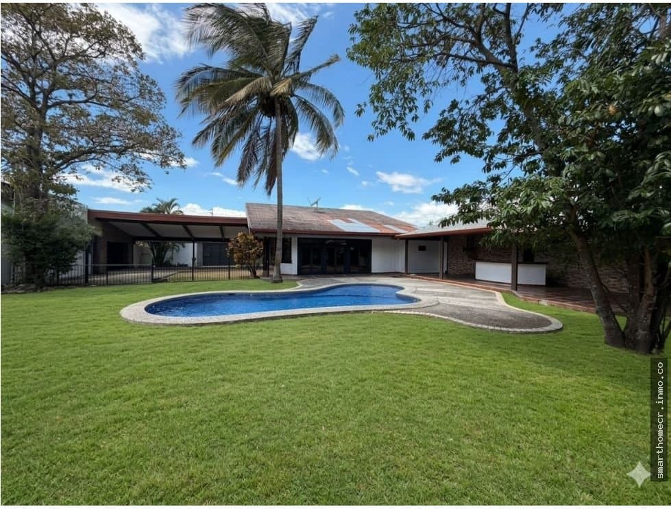 Alquiler de casa independiente de una planta estilo hacienda