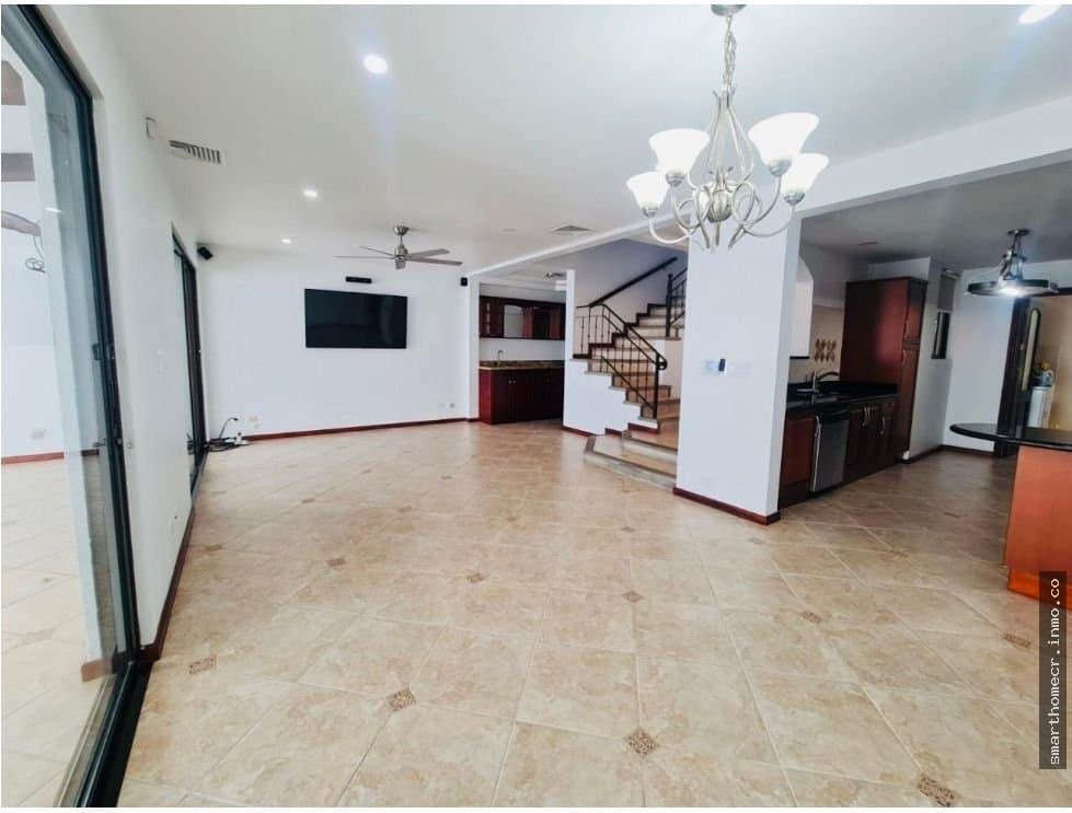 Alquiler de casa en condominio, santa ana