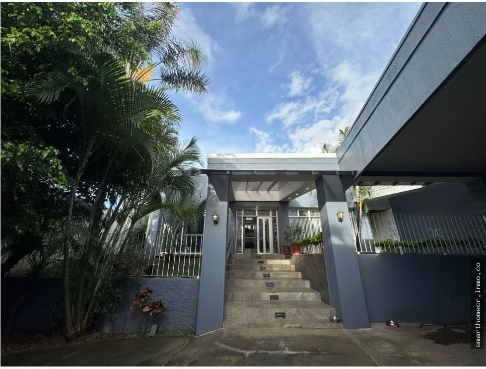 Alquiler/ venta de casa en lomas de cariari