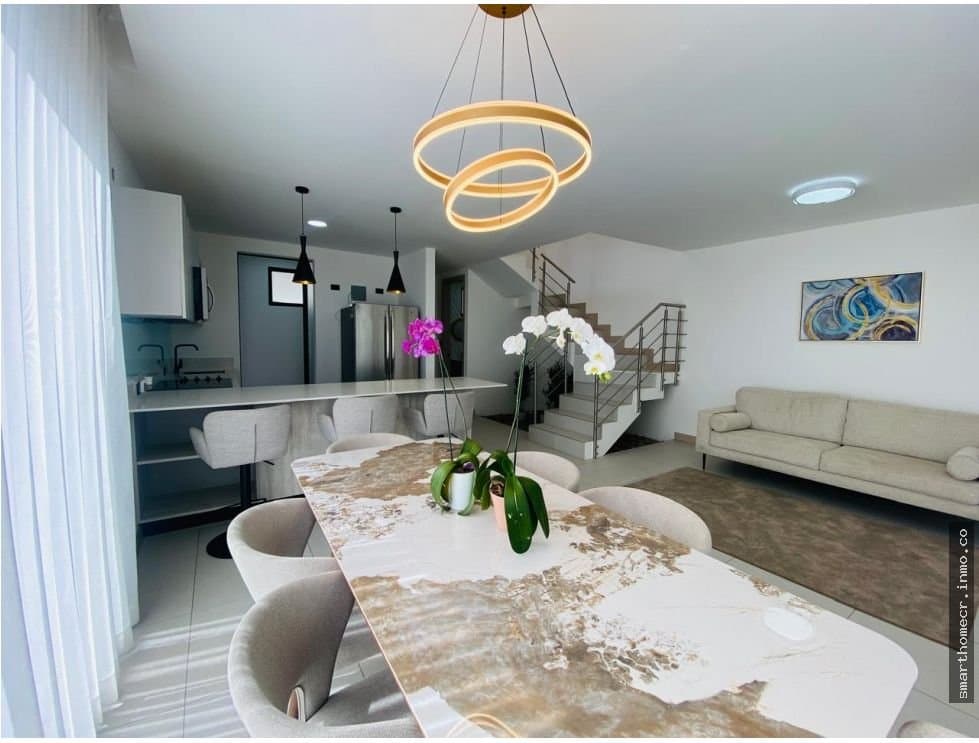 Alquiler / venta de casa nueva en condominio, lindora