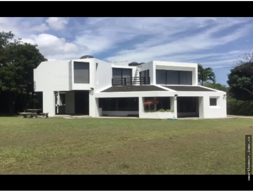 Se vende espectacular casa en escazu