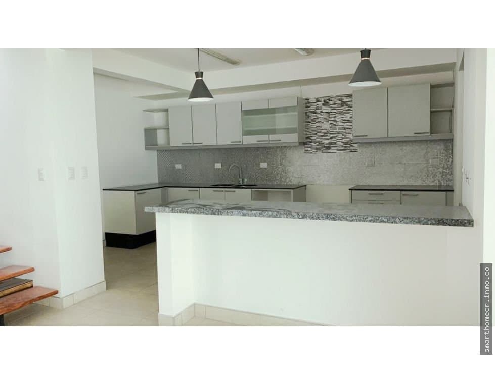 Casa en venta o alquiler en condomino santa ana