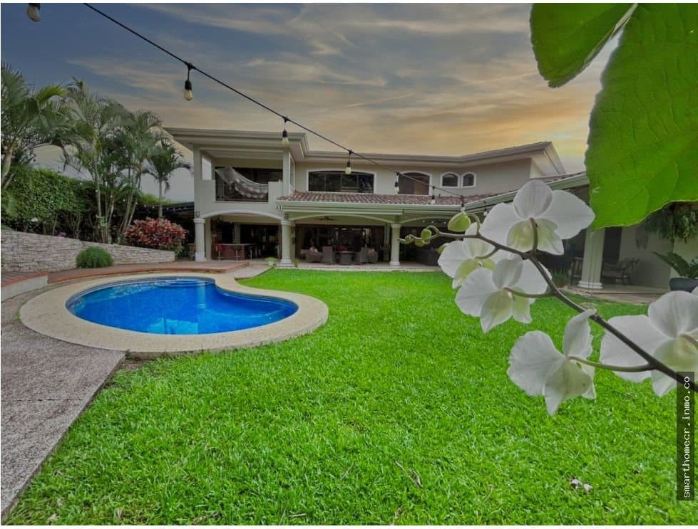 Venta de casa lujosa - santa ana, lindora
