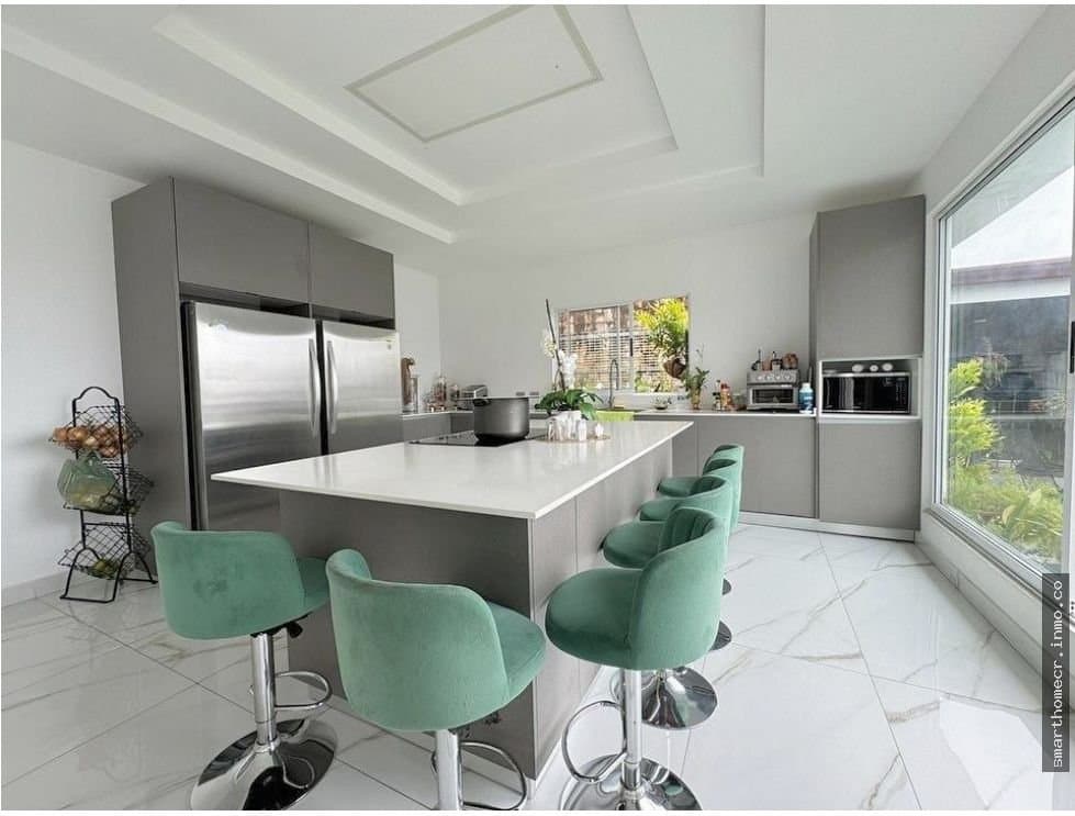 Se alquila / se vende casa y bodega a 1k del centro de escazú