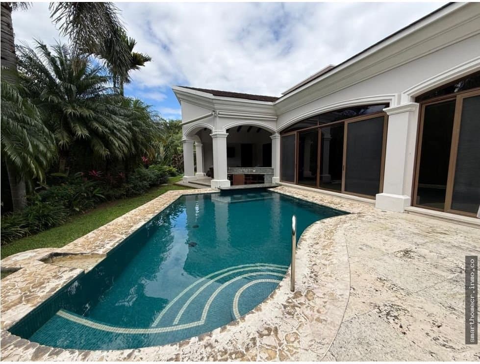 Venta de casa de lujo en lindora, santa ana