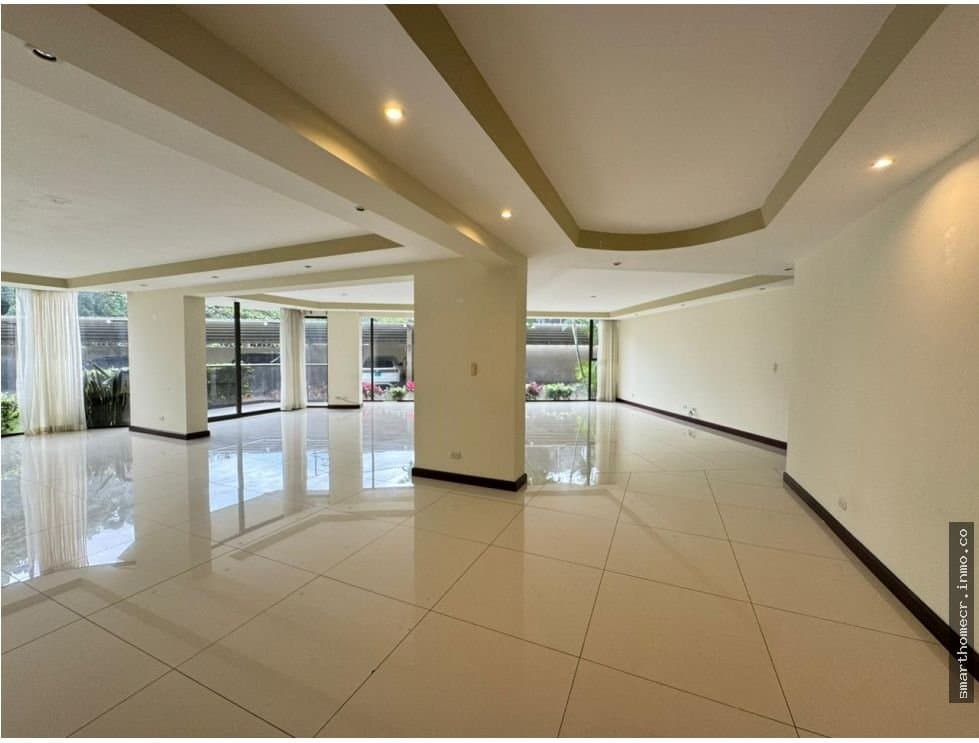 Se alquila amplio apartamento en bello horizonte