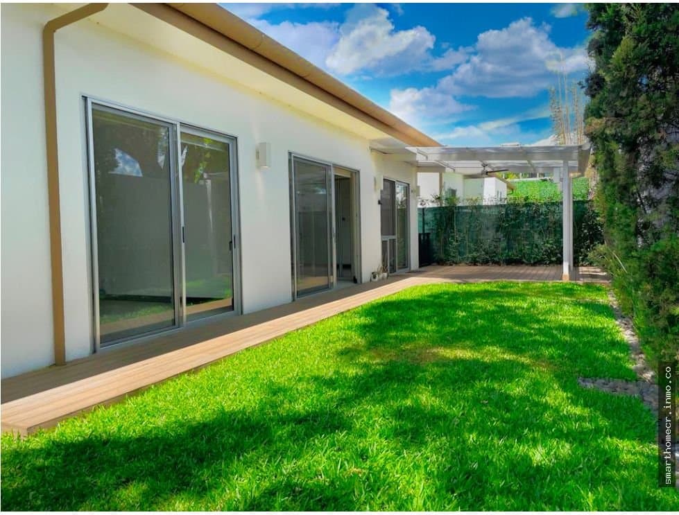Venta de casa de una planta en condominio exclusivo lindora