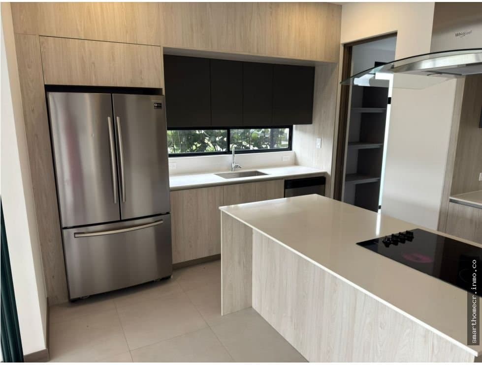 Alquiler casa de una sola planta en condominio lindora