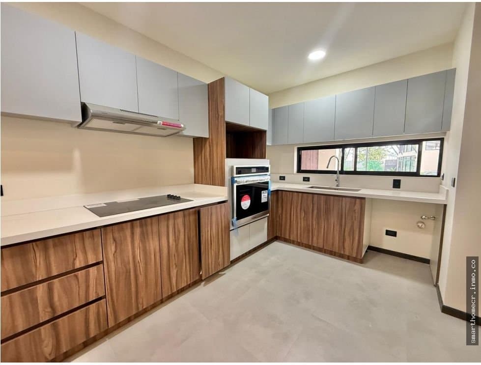 Alquiler y venta de casa nueva en santa ana