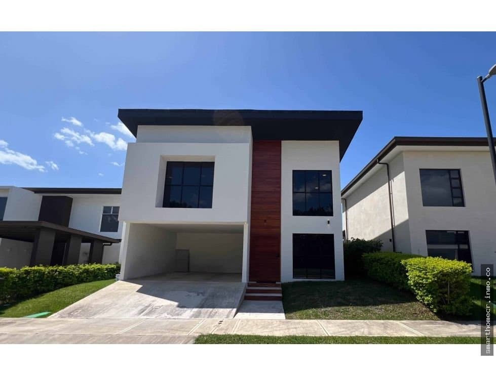 Venta / alquiler de casa moderna en hacienda los reyes, la guácima