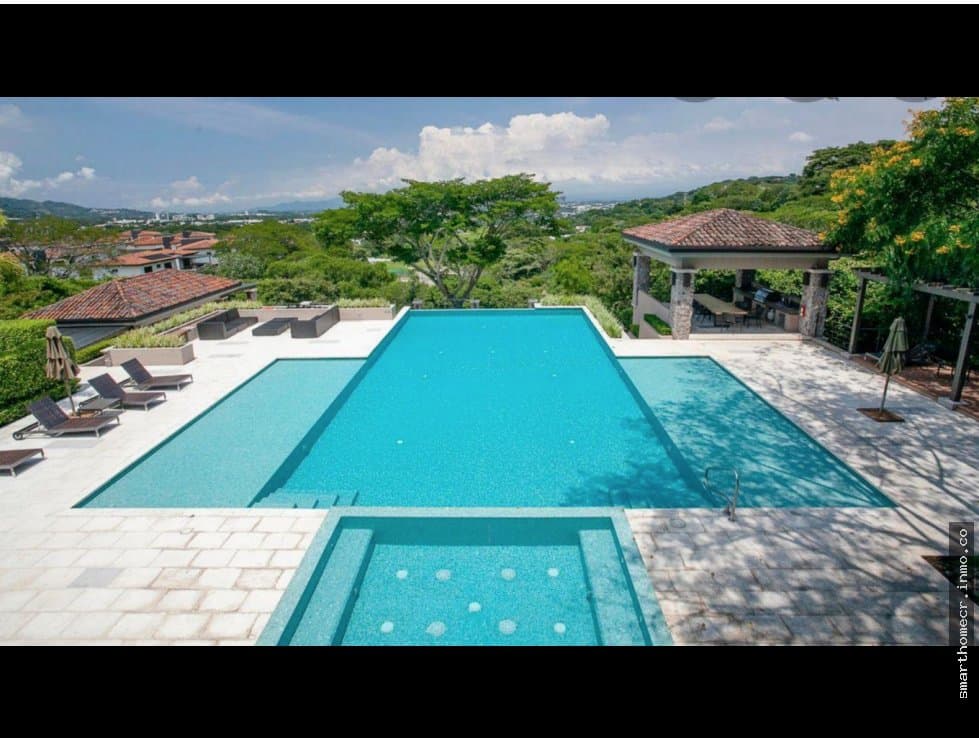 Casa en alquiler/ venta lomas del valle, santa ana