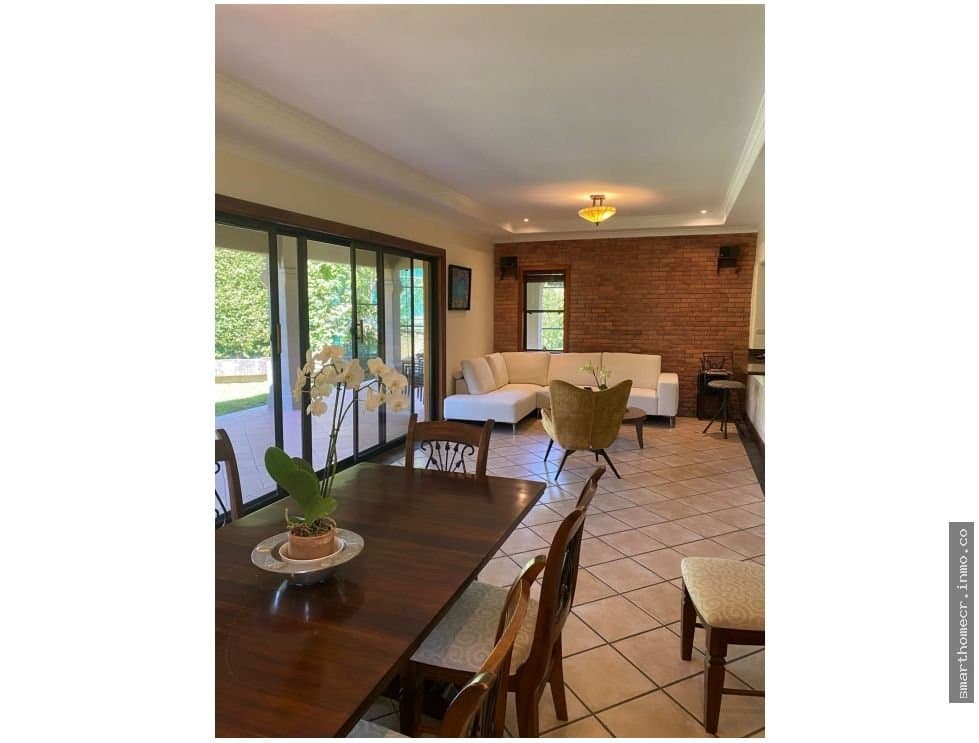 Se alquila / vende casa en condominio santa ana