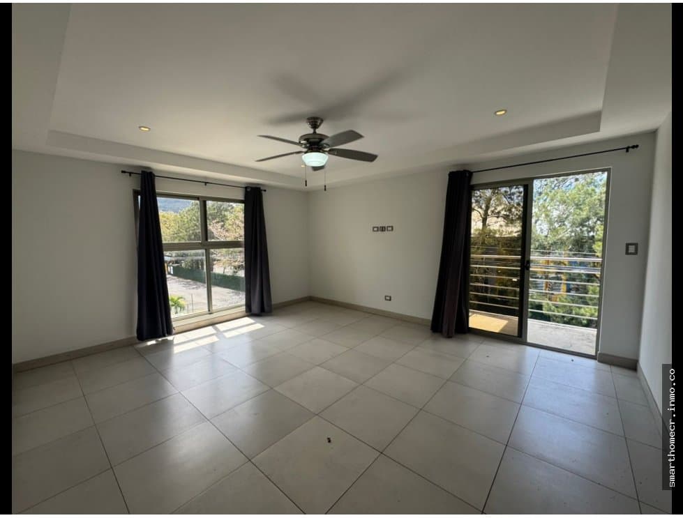 Alquiler de amplio apartamento en lindora