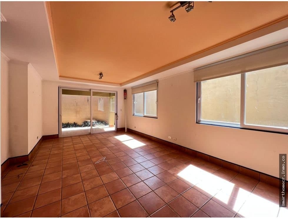 Se aquila casa en residencial loma real