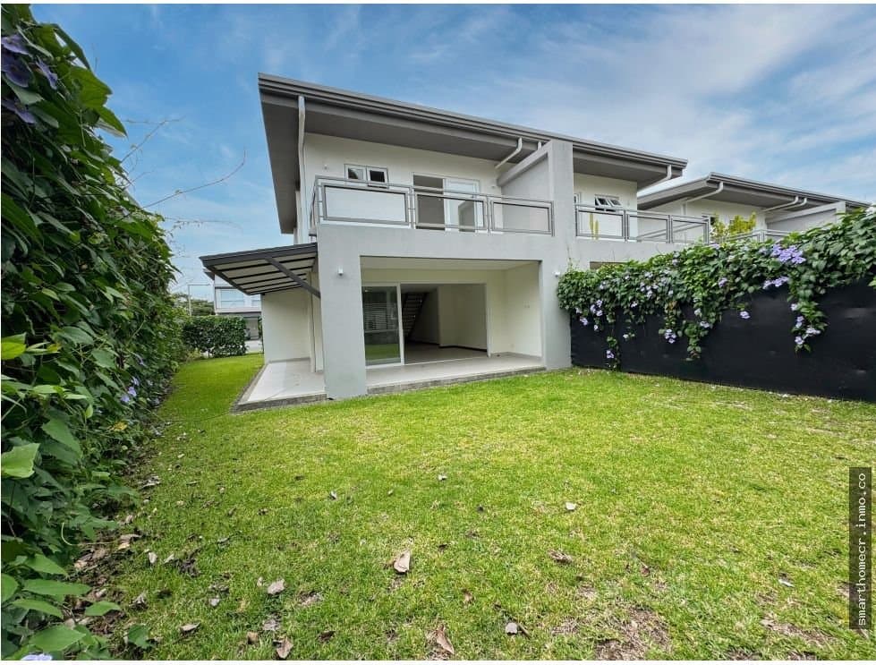 Alquiler de casa en condominio en lindora