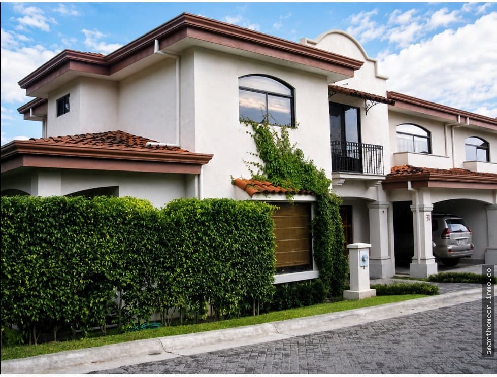 Alquiler / venta de casa en condominio vía nova, pozos de santa ana