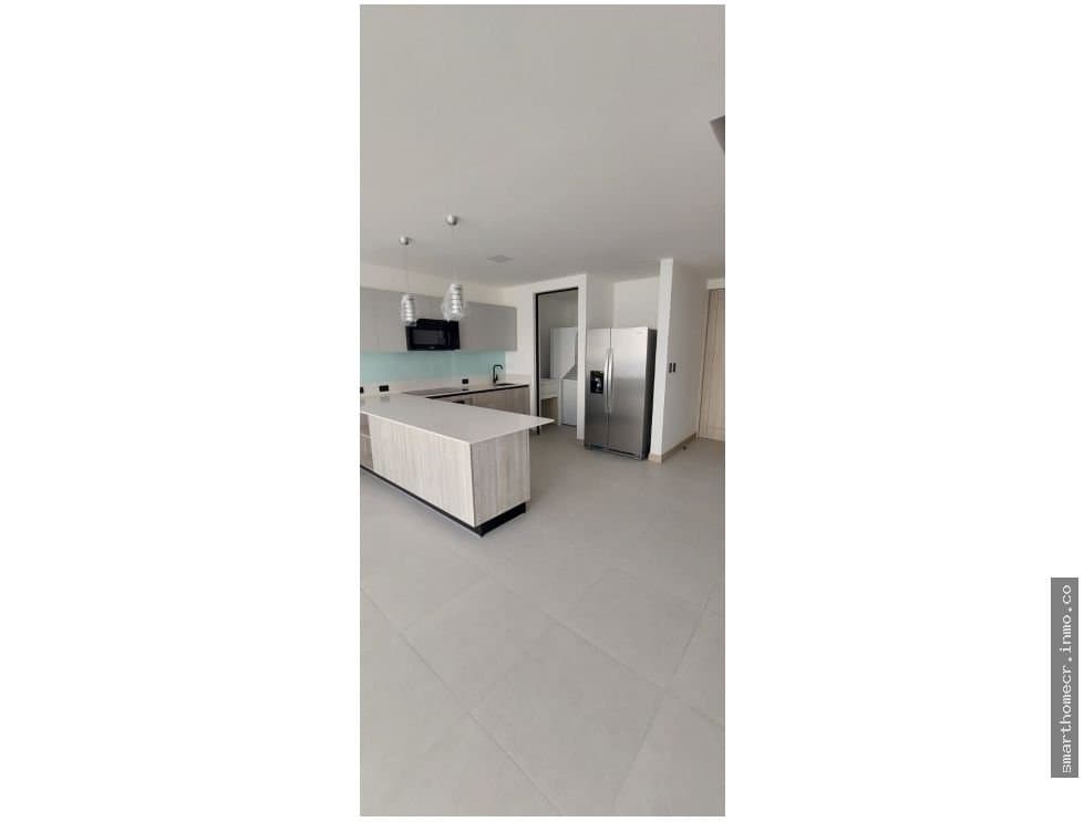 Alquiler de casa en condominio lindora