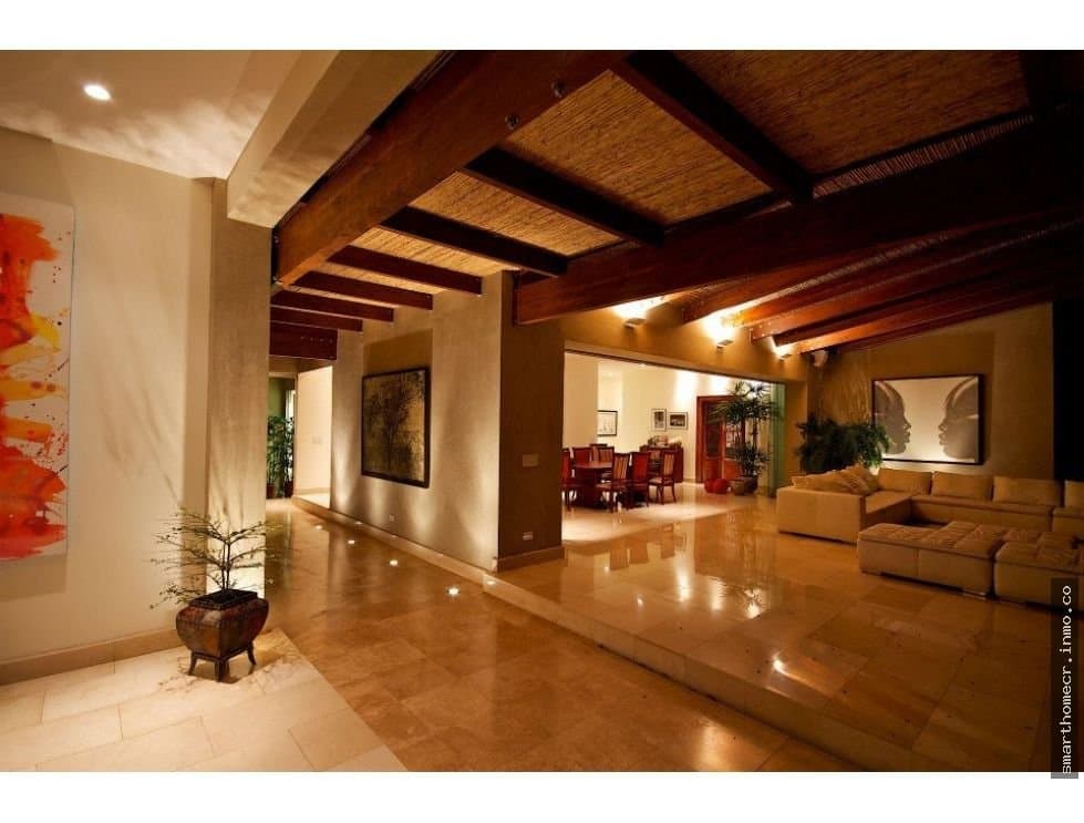 Se alquila casa bonita en santa ana