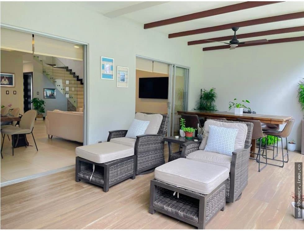 Venta de casa en condominio santa ana