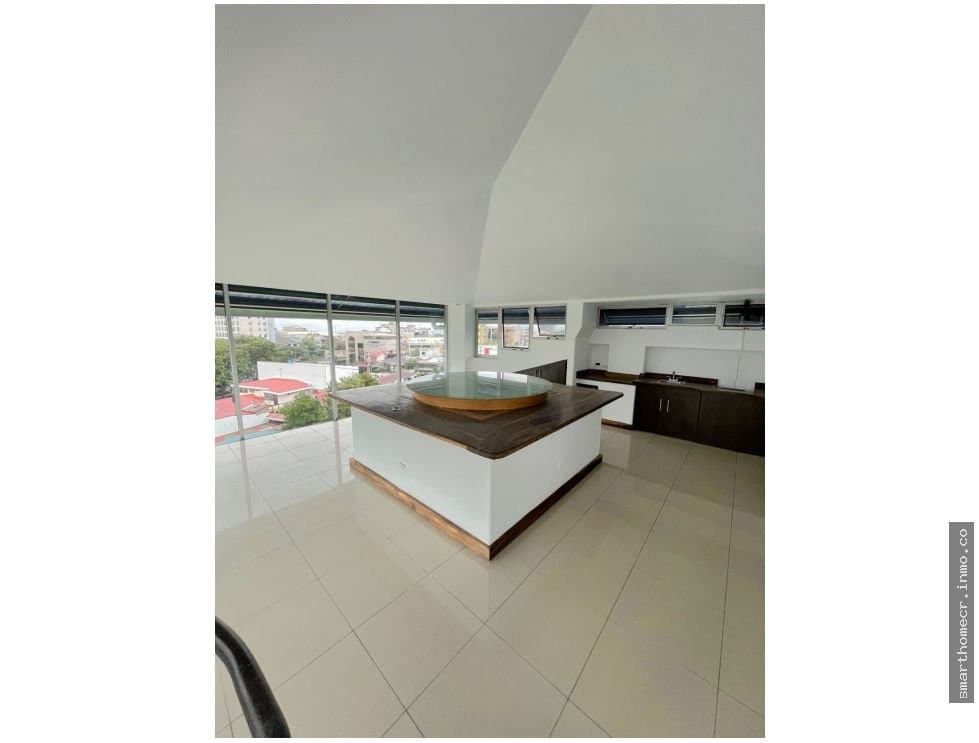 Alquiler/venta de penthouse cerca de ucimed