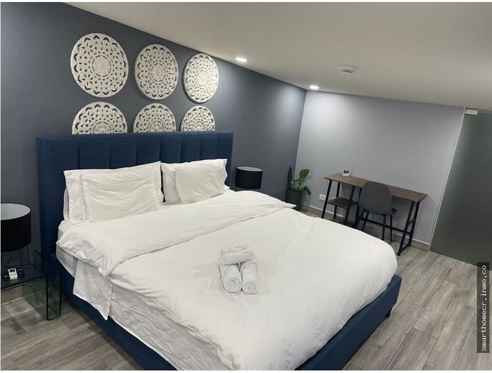 Apartamento amueblado en condominio, santa ana