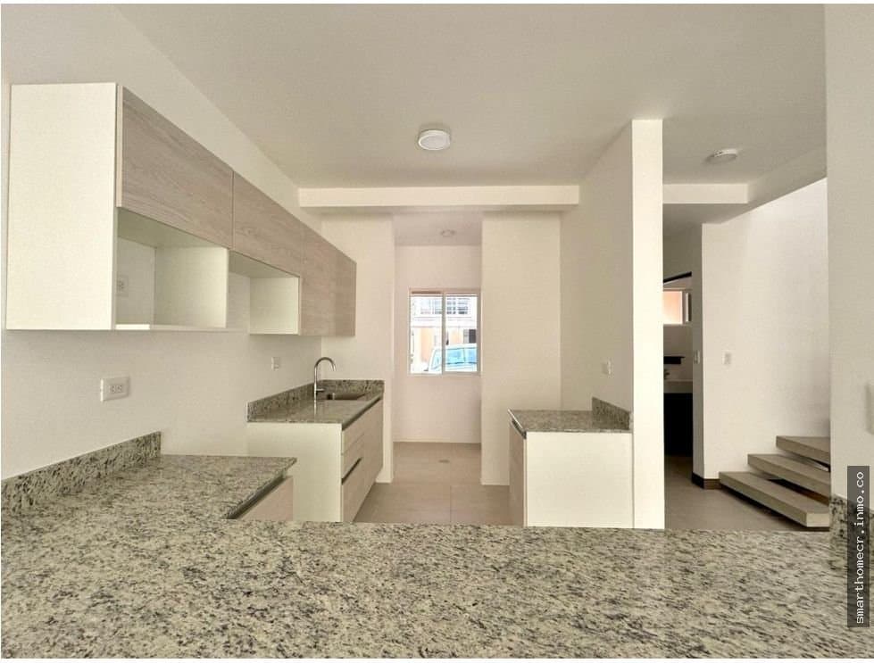 Se alquila casa nueva en cuidad colón