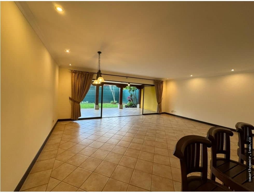 Alquiler de casa en condominio, santa ana