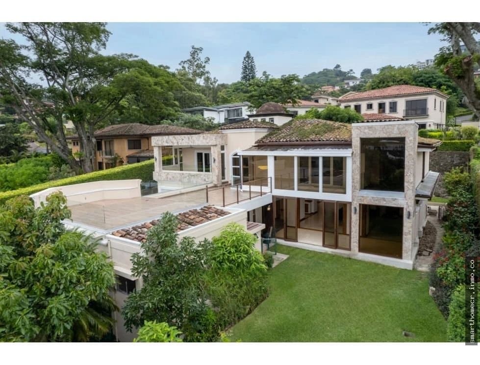 Se vende amplia casa en escazú, guachipelin
