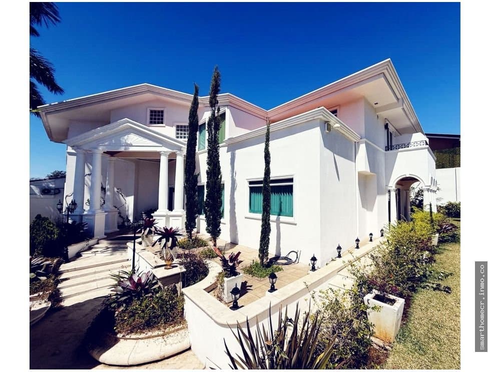 Venta de propiedad de lujo en bosques de doña rosa