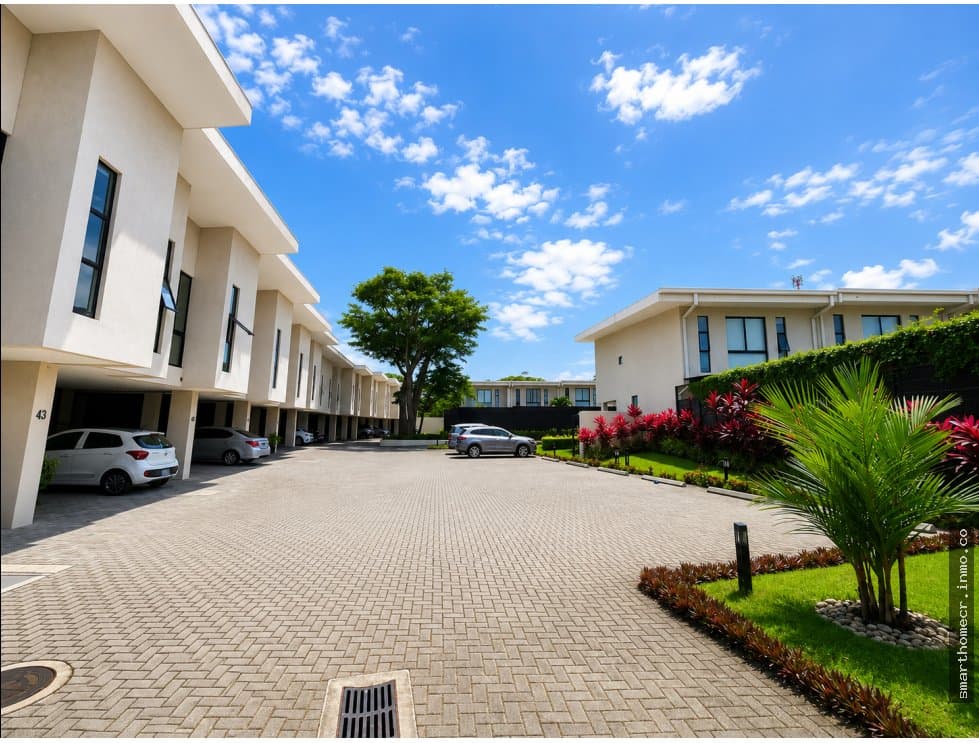 Alquiler de casa en condominio en lindora
