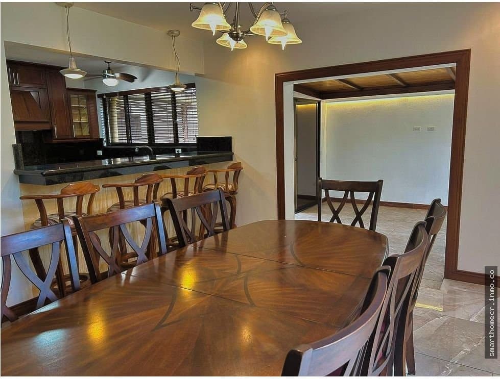 Casa en venta o alquiler en condominio - escazú