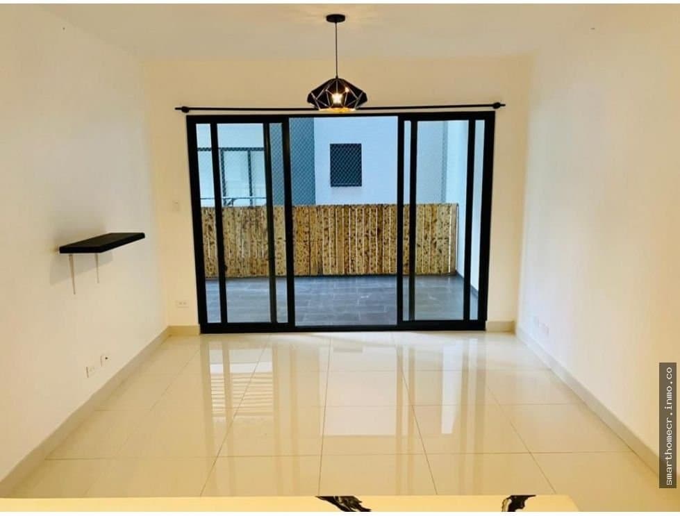 Se alquila apartamento en condominio en santa ana