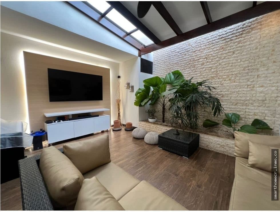 Se vende casa en condominio guachipelin, escazu.