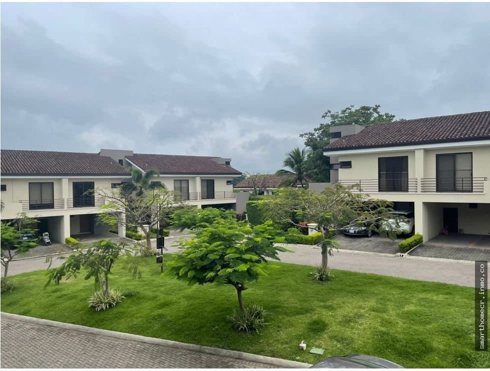 Alquiler de casa en condominio parques del sol