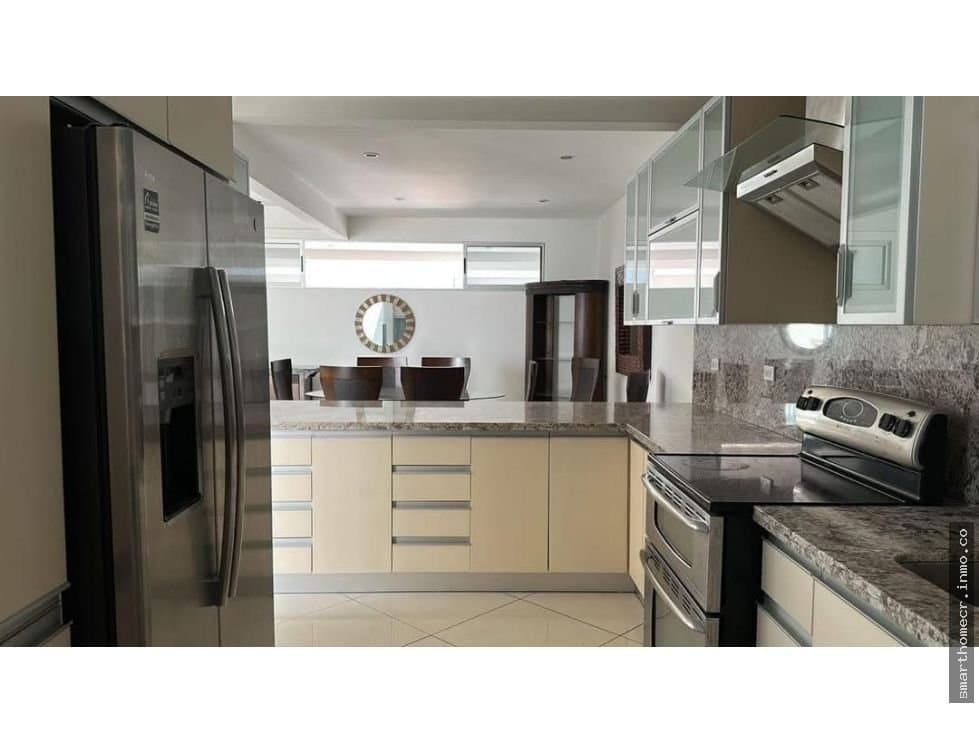 Alquiler o venta casa amueblada en condominio, escazú