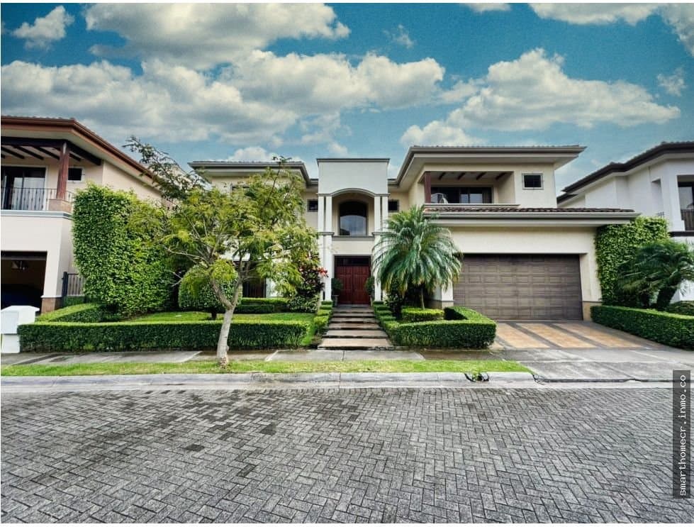 Casa en alquiler y venta en hacienda del sol