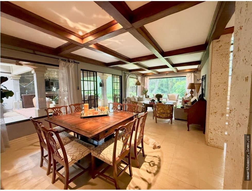 Venta de casa en laureles, escazú