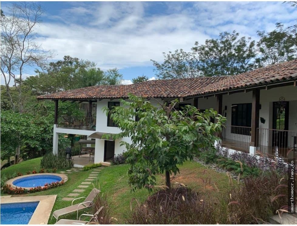 Venta de casa de lujo en turrubares